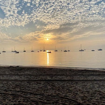 Plein Sud, bel appartement 20 mètres de la plage la Capte Hyères Esterno foto