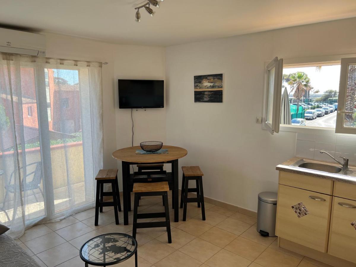 Plein Sud, bel appartement 20 mètres de la plage la Capte Hyères Esterno foto