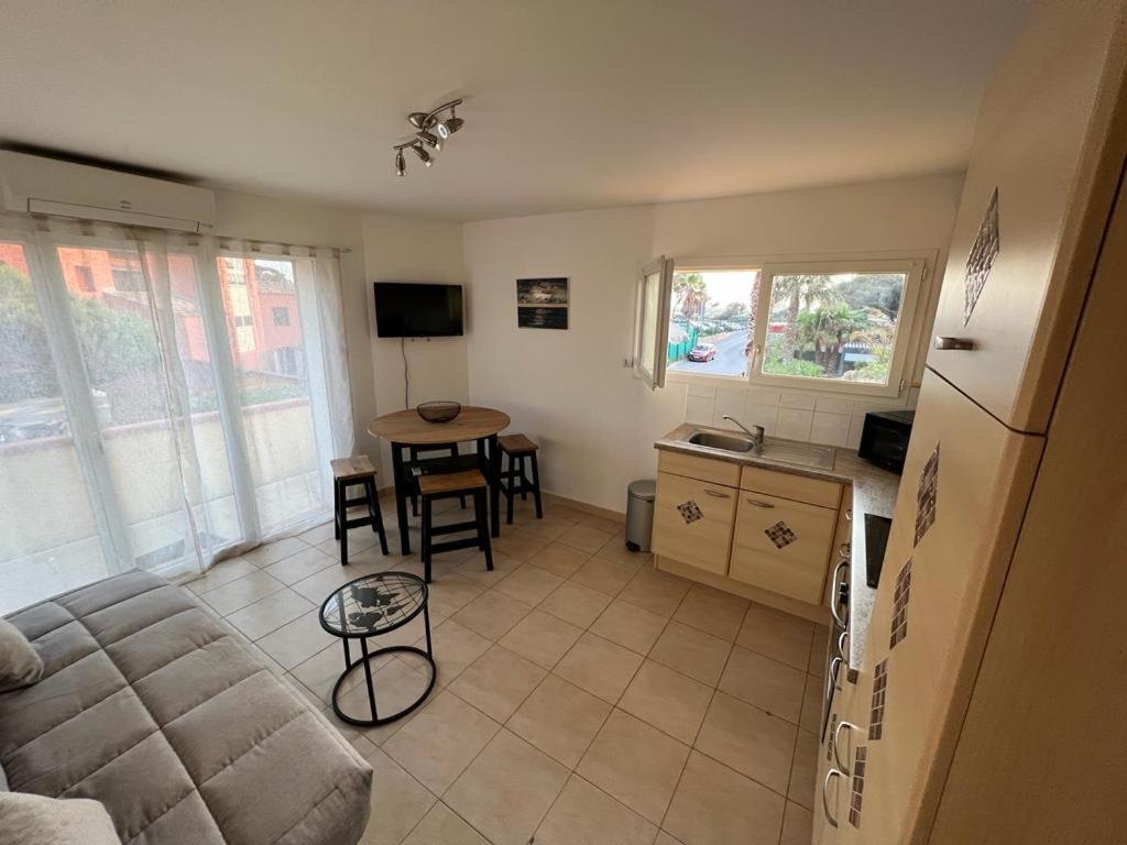 Plein Sud, bel appartement 20 mètres de la plage la Capte Hyères Esterno foto