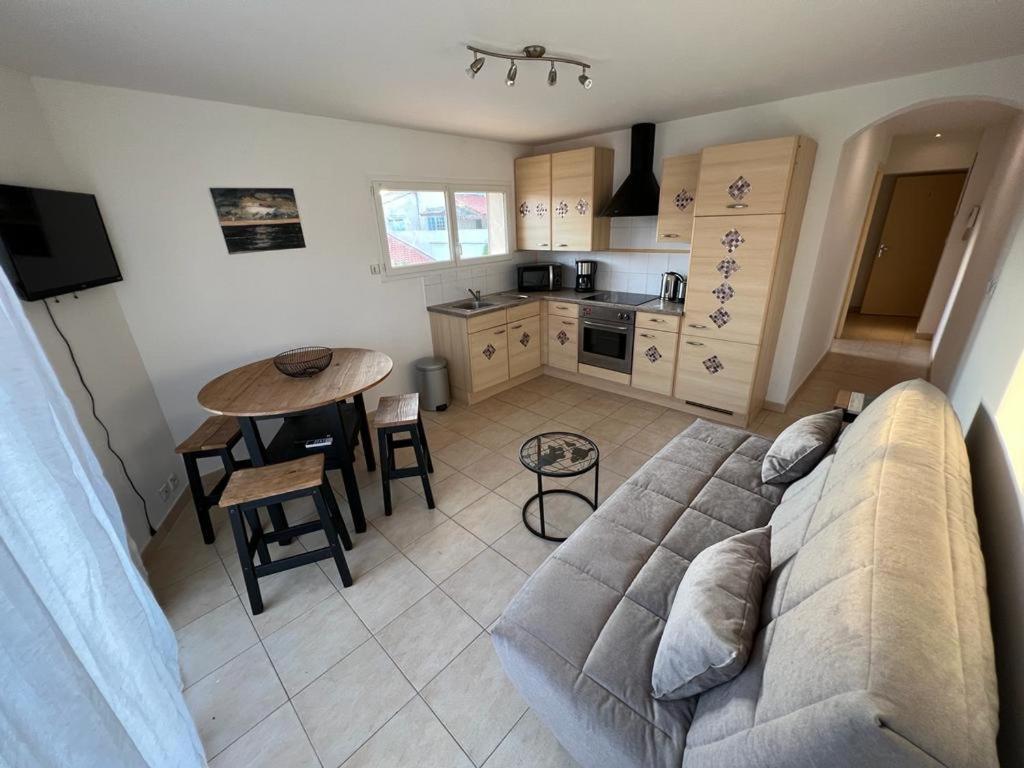 Plein Sud, bel appartement 20 mètres de la plage la Capte Hyères Esterno foto