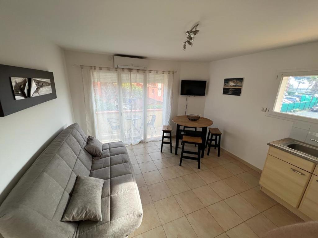 Plein Sud, bel appartement 20 mètres de la plage la Capte Hyères Esterno foto
