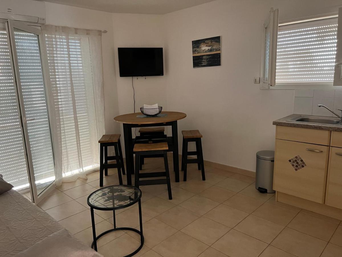 Plein Sud, bel appartement 20 mètres de la plage la Capte Hyères Esterno foto
