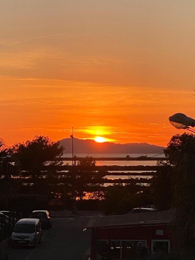 Plein Sud, bel appartement 20 mètres de la plage la Capte Hyères Esterno foto